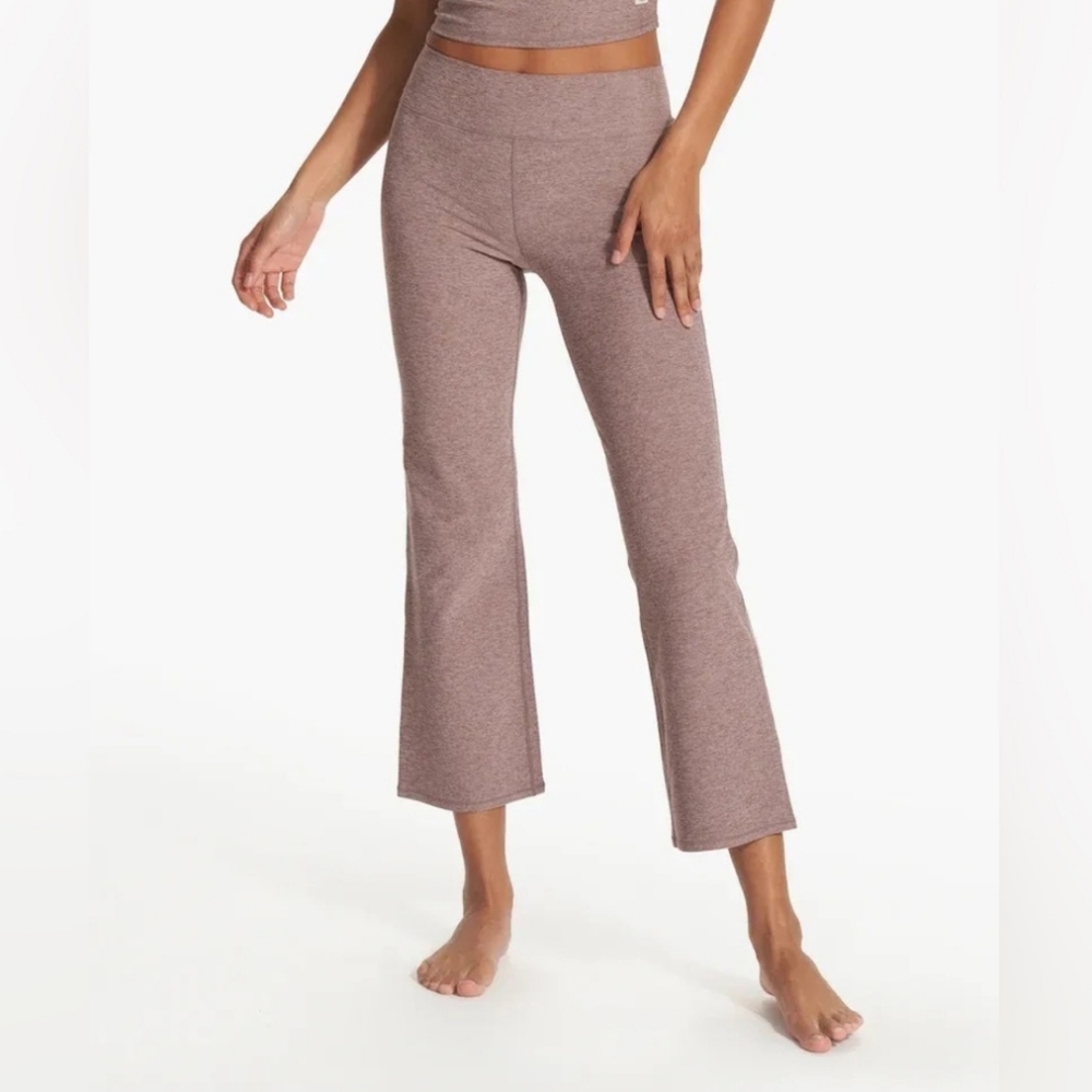 Vuori Mid Rise Elevation Slim Bootcut Pant in Hazel Heather Size Small VW487